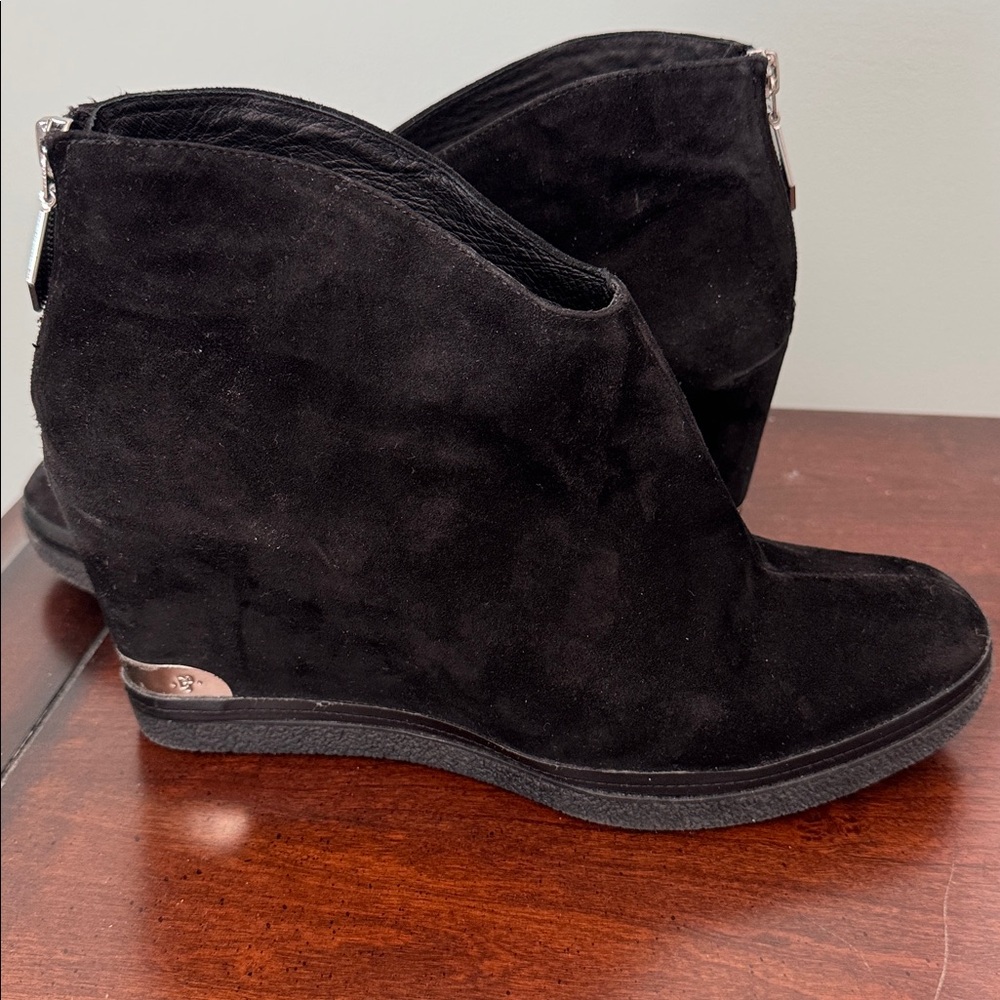 Donald J. Pliner Black Ankle Booties wedge heel size 10 suede.